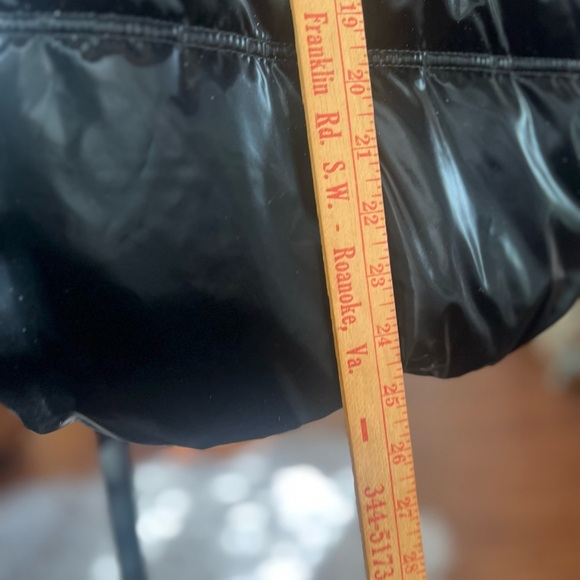 Wild Fable Women's plus size  Iridescent Cropped
 Black Puffer Vest - Picture 5 of 9